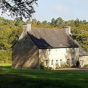 Paimpont: De La Haute Fenderie Hébergement de vacances Paimpont